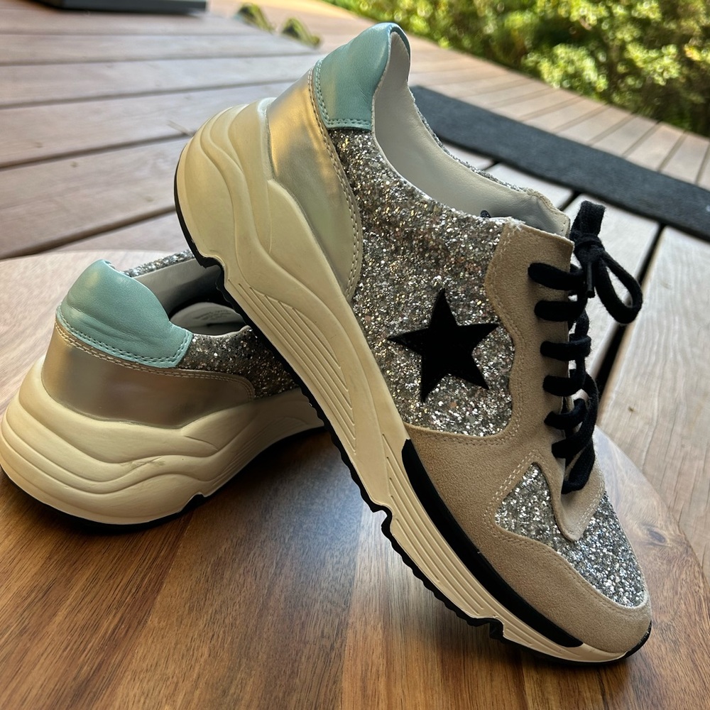 Womens Oasis Society California Sneakers. Size 81/2 NWOT.